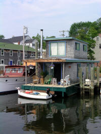 House boat in Mystic